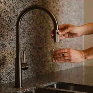 Omnires SWITCH bateria kuchenna z zestawem filtrującym, grafit szczotkowany SW9057-FD1GR