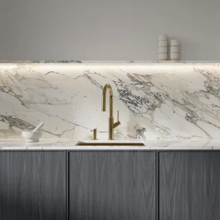 Omnires BEND bateria kuchenna z wyciąganą wylewką, mosiądz szczotkowany BE6455BSB