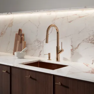 Omnires BEND bateria kuchenna z wyciąganą wylewką, miedź szczotkowana BE6455CPB