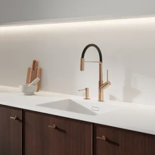 Omnires VITA bateria kuchenna z wyciąganą wylewką, miedź szczotkowana/czarny mat VI6350BLCPB