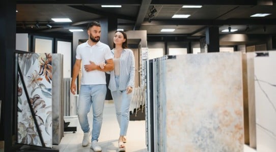 Przewodnik po płytkach ceramicznych: Gres, glazura czy terakota? Jak świadomie wybrać najlepszy rodzaj?